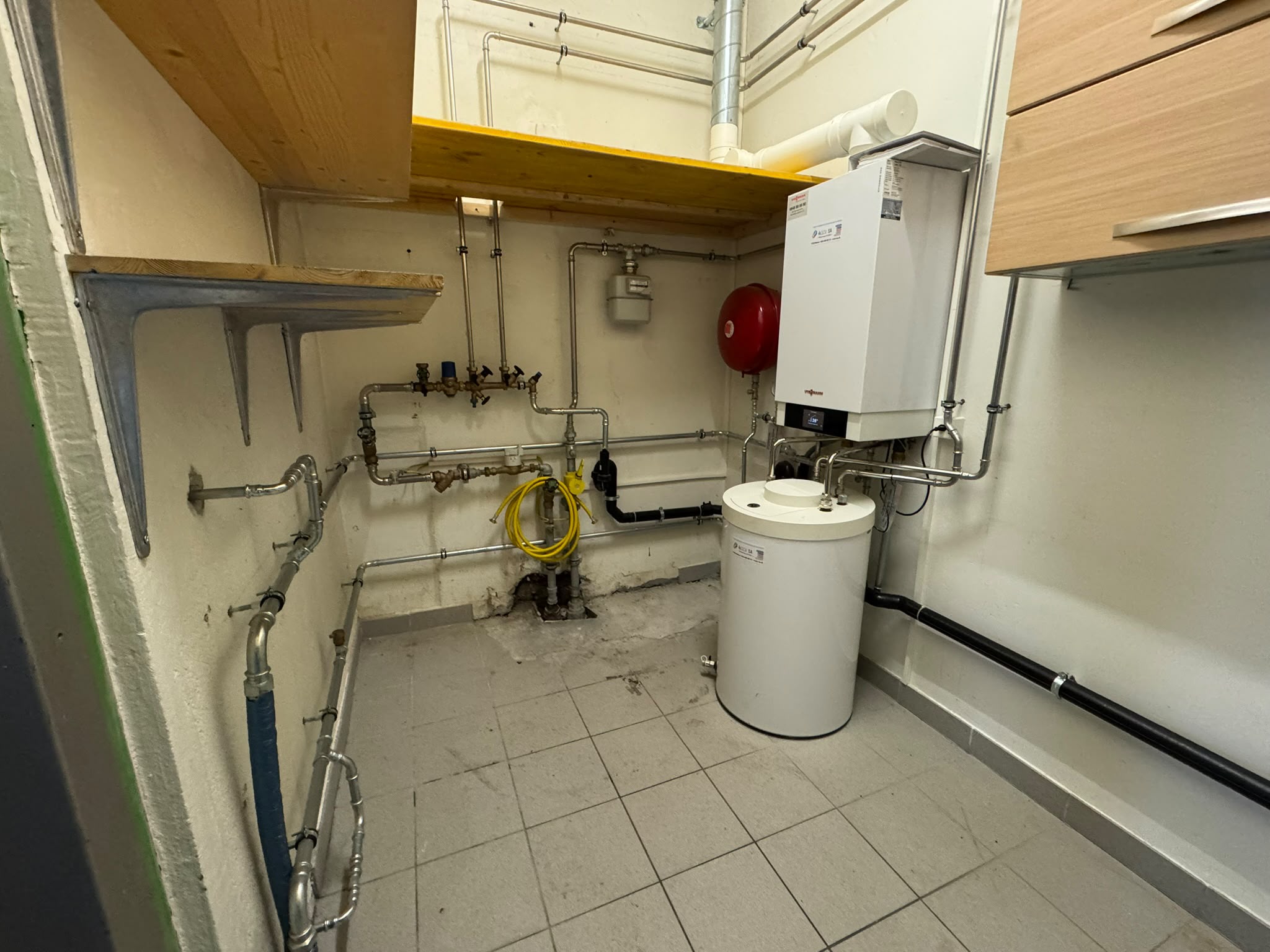 MSCV SA boiler room and water heater installed cleanly in the canton of Fribourg