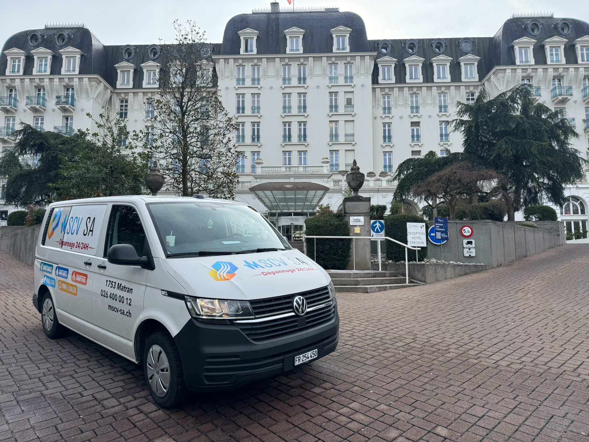 MSCV SA service vehicle parked outside a prestigious establishment in the canton of Fribourg